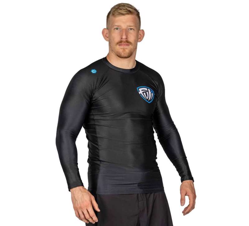 ../../aimeos/1.d/files/fuji-valiant-rashguard-black260703.jpeg