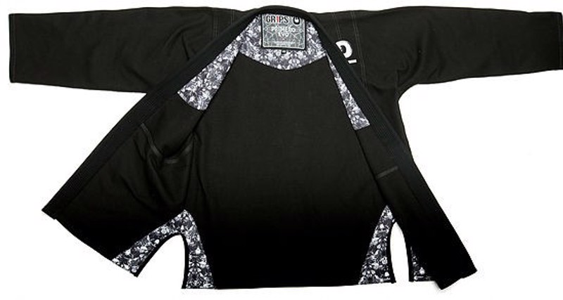 ../../aimeos/1.d/files/grips-athletics-primero-evo-bjj-gi-black260044.jpeg