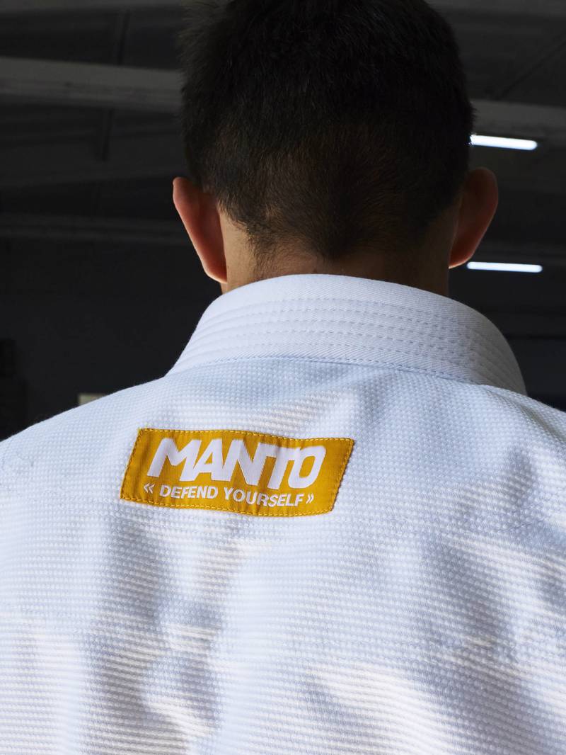 ../../aimeos/1.d/files/manto-base-2-bjj-gi-white273794.jpeg