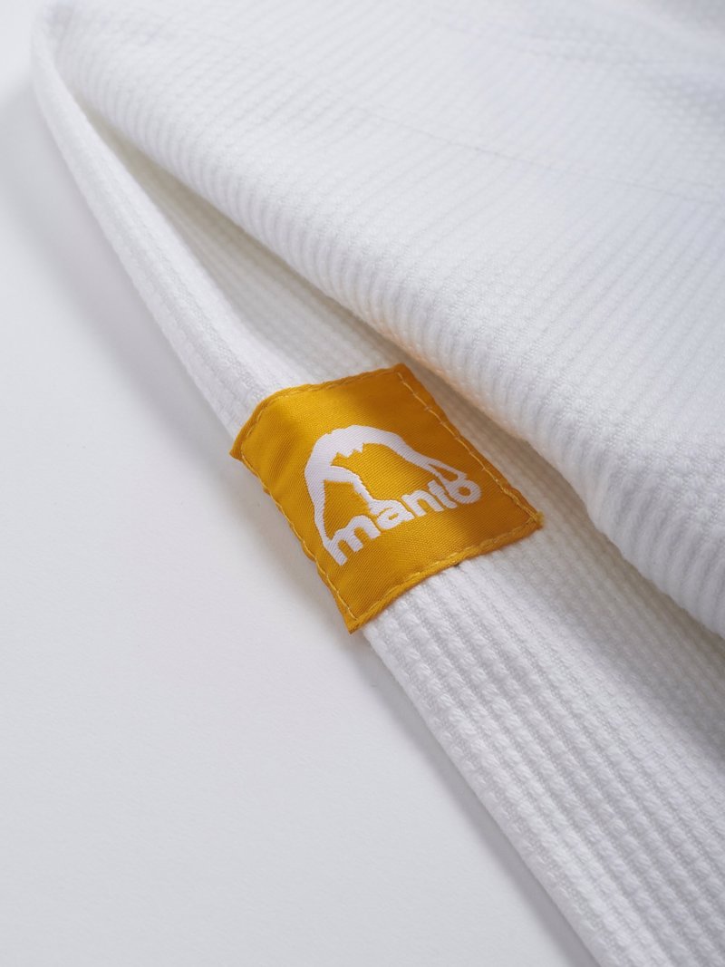 ../../aimeos/1.d/files/manto-base-2-bjj-gi-white273796.jpeg