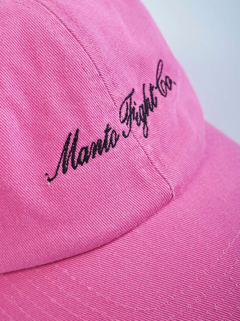 ../../aimeos/1.d/files/manto-dad-cap-italic-pink260503.jpeg
