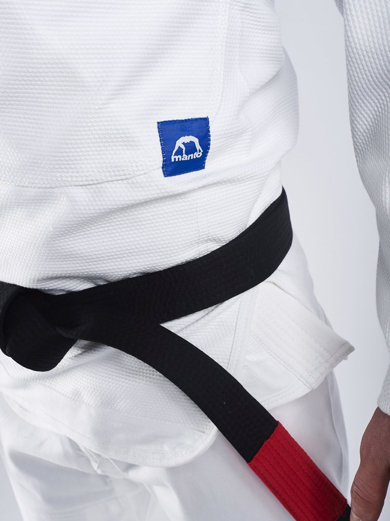 ../../aimeos/1.d/files/manto-x4-bjj-gi-white2755611.jpeg