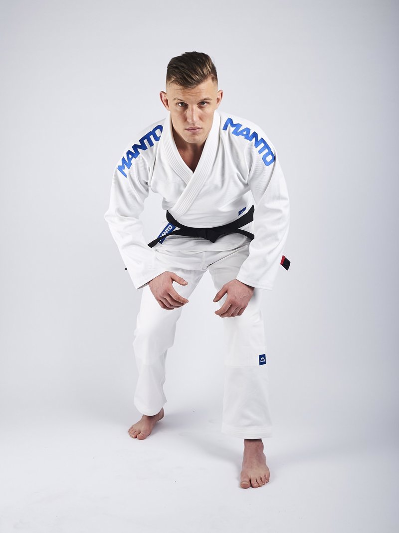 ../../aimeos/1.d/files/manto-x4-bjj-gi-white275563.jpeg