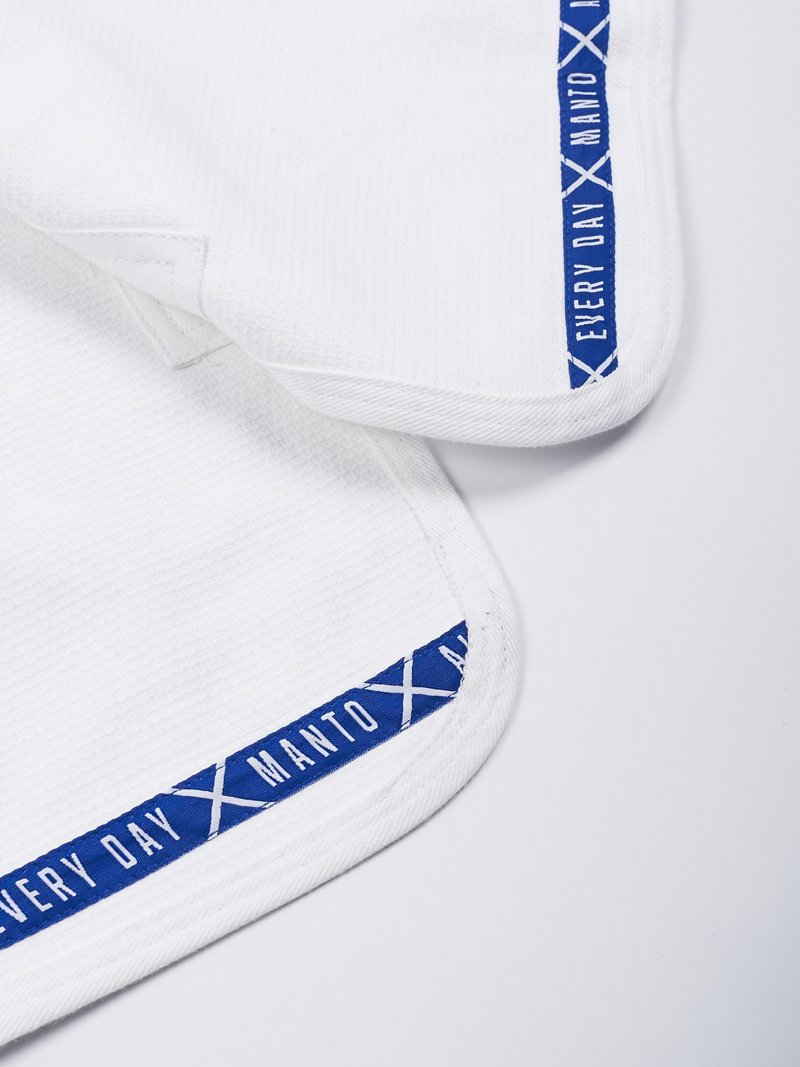 ../../aimeos/1.d/files/manto-x4-bjj-gi-white275569.jpeg