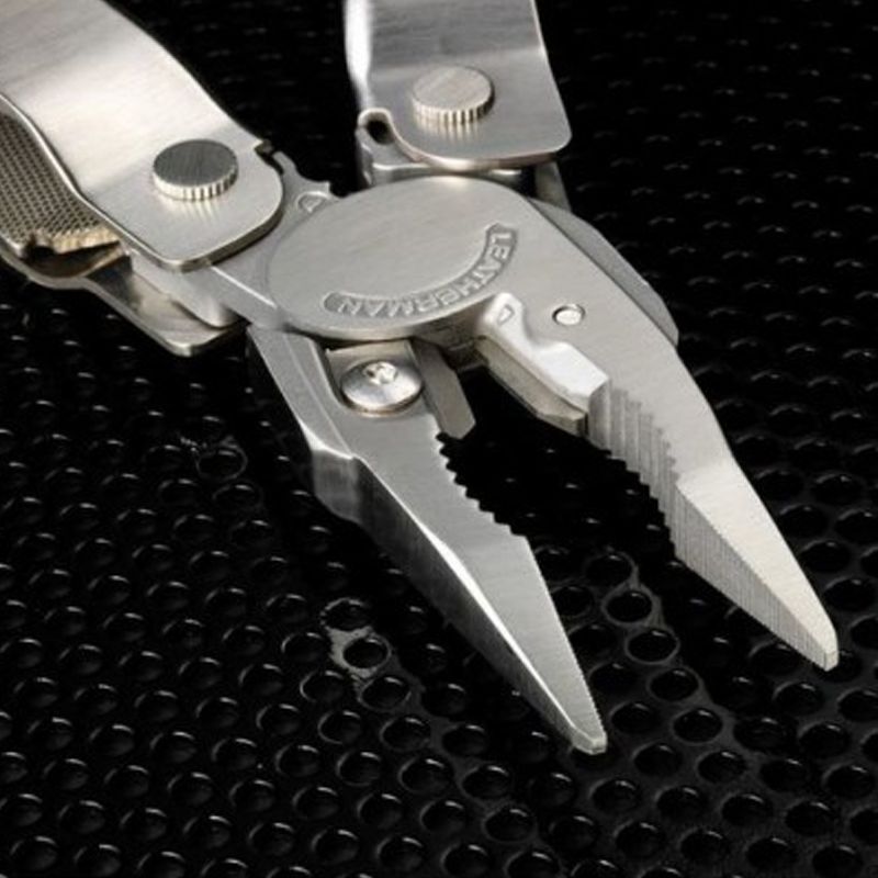 ../../aimeos/1.d/files/polierghalio-leatherman-super-tool-300-silver373684.jpeg