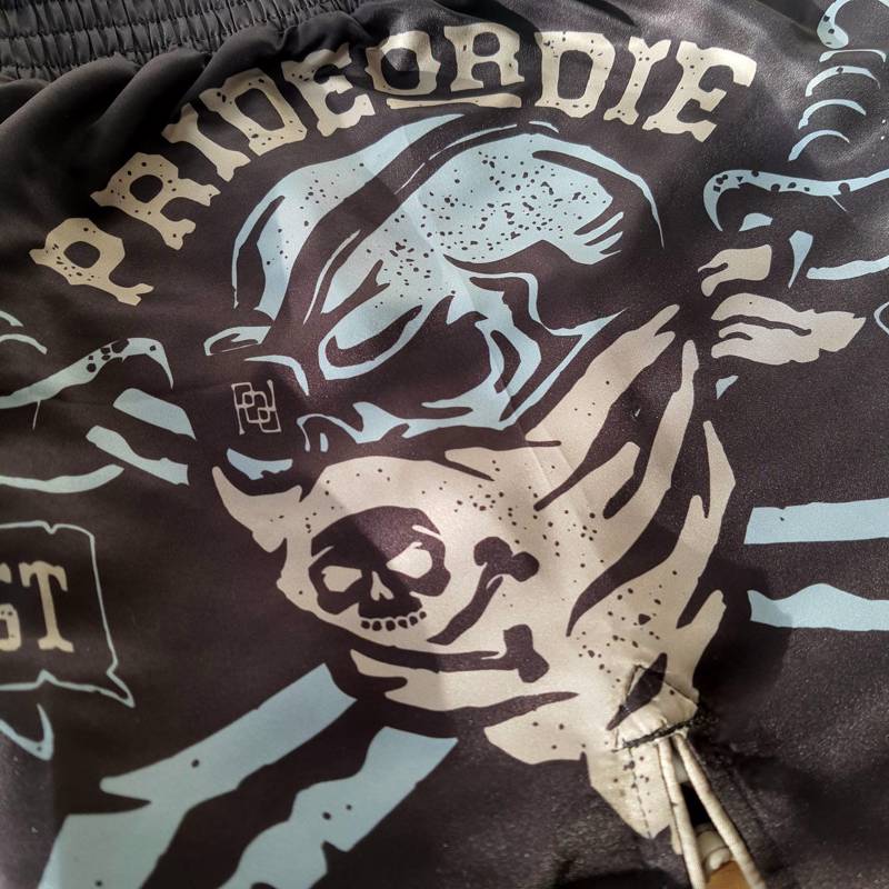 ../../aimeos/1.d/files/pride-or-die-pirate-mma-shorts-black258573.jpeg
