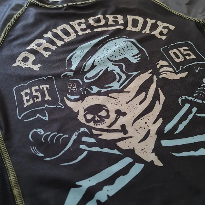 ../../aimeos/1.d/files/pride-or-die-pirate-rashguard-black260934.jpeg