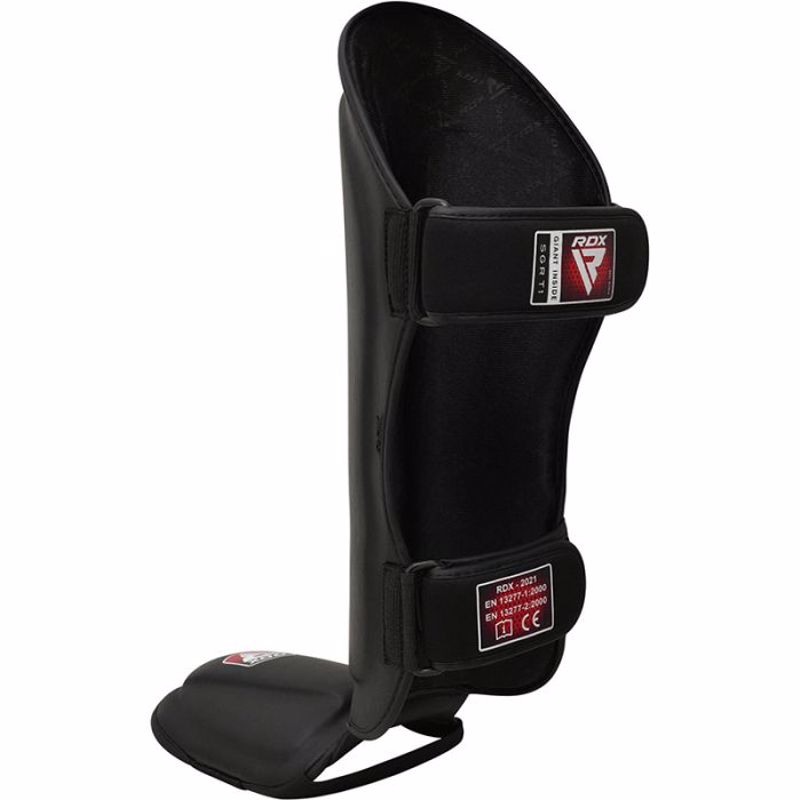 ../../aimeos/1.d/files/rdx-king-shinguards-black258195.jpeg