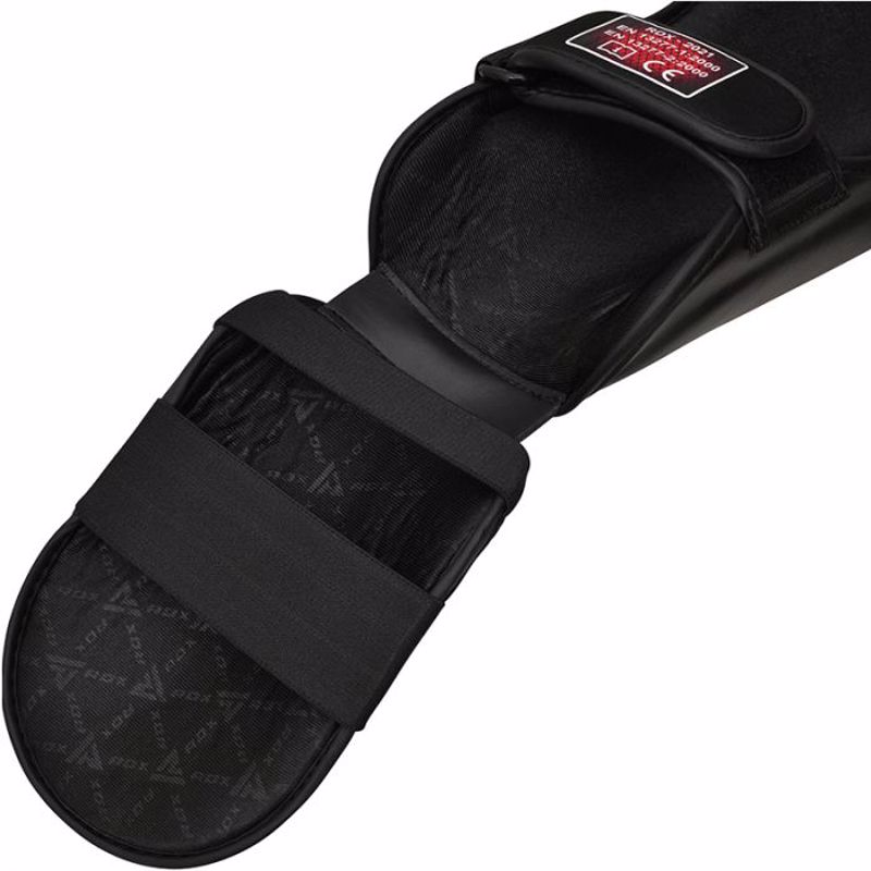 ../../aimeos/1.d/files/rdx-king-shinguards-black258197.jpeg