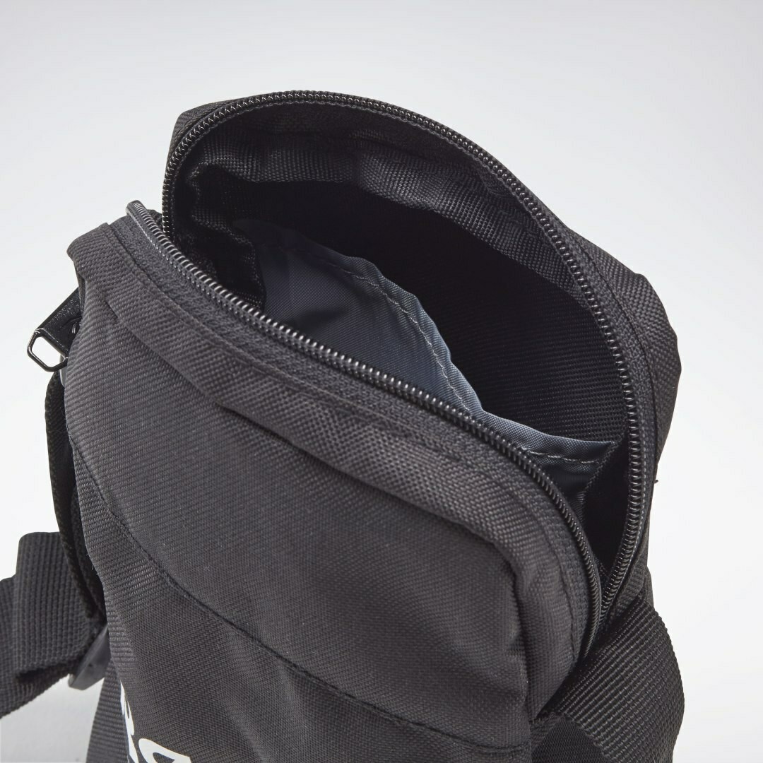 ../../aimeos/1.d/files/reebok-tsanta-wmoy-training-essentials-city-bag-gp0177-black-white304994.jpeg