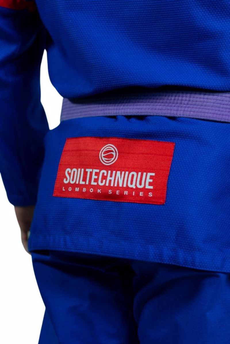 ../../aimeos/1.d/files/soiltechnique-lombok-bjj-gi-blue265674.jpeg